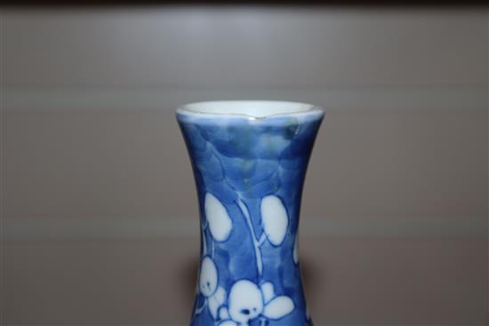 A pair of 19th century Chinese blue and white double gourd vases, Kangxi mark height 25cm